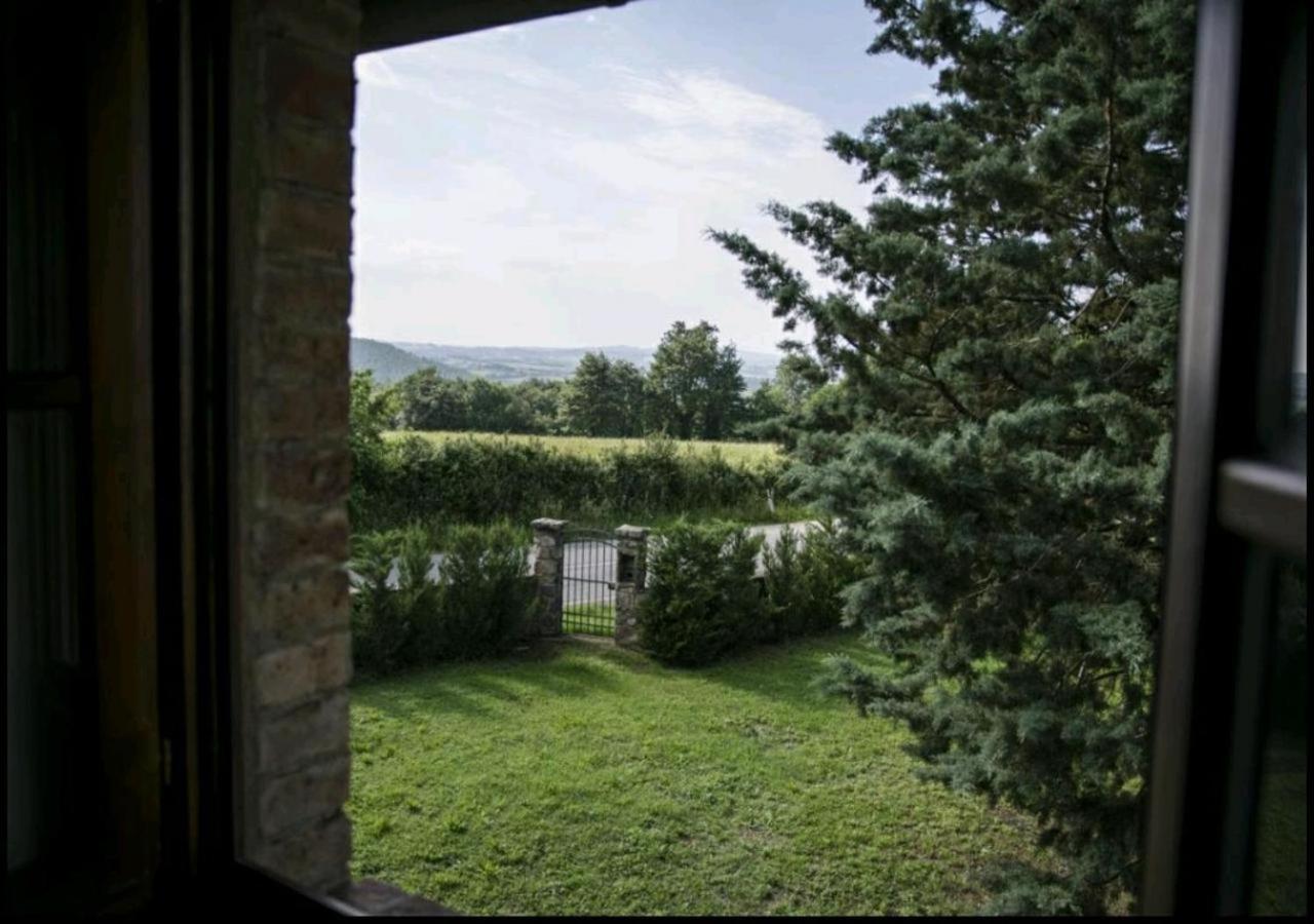 蒙蒂西亚诺Casetta Della Pina别墅 外观 照片